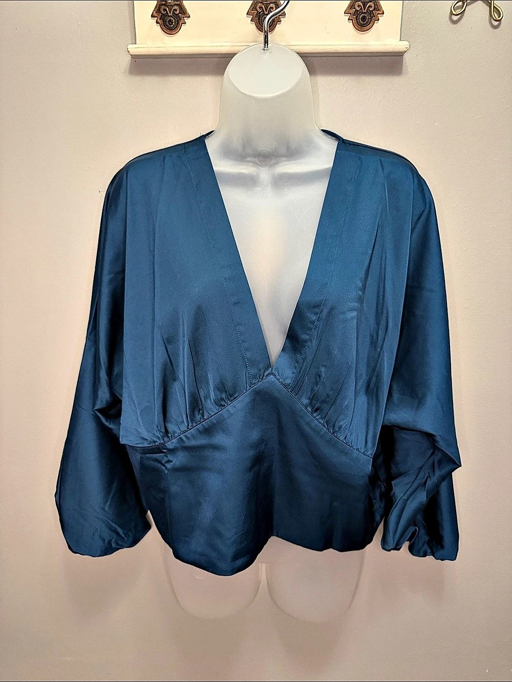 Banana Republic Deep Teal V-Neck Satin Blouse
Size 18